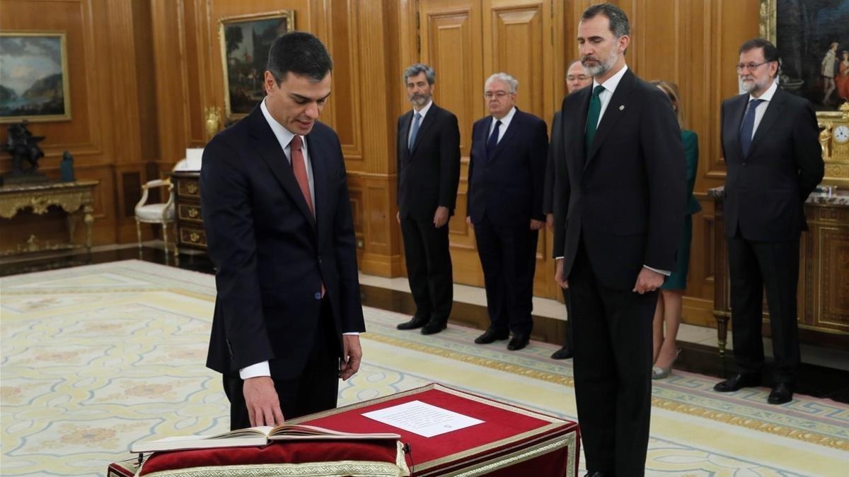 Pedro Sánchez, promete el cargo ante el Rey. /-FERNANDO ALVARADO
