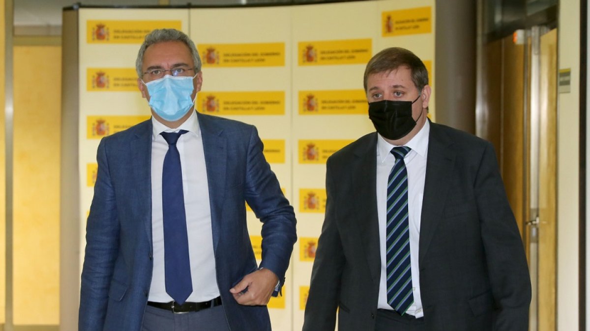 Reunión entre el presidente de Correos, Juan Manuel Serrano, y el delegado del Gobierno Castilla y León, Javier Izquierdo - EM
