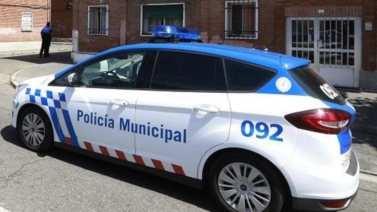 Imagen de archivo de un coche patrulla de la Policía Municipal.- E. M.