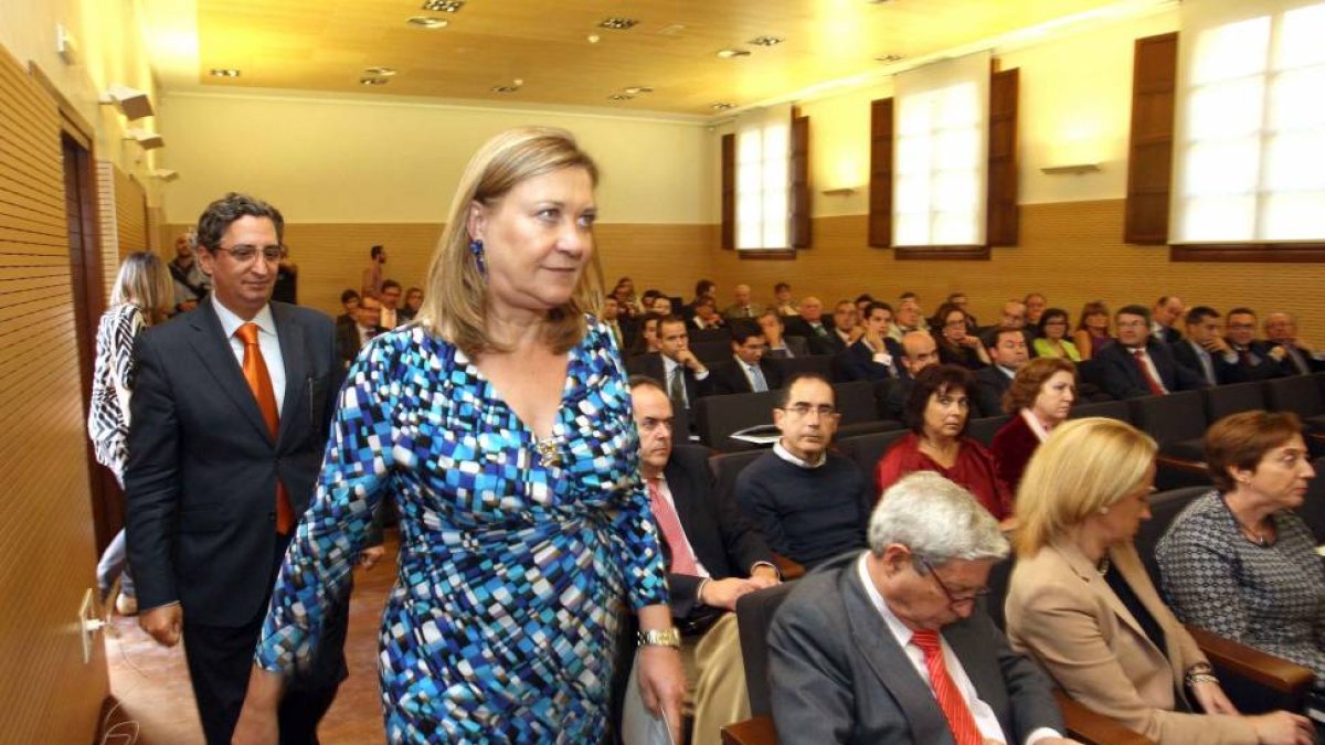 La consejera de Hacienda, Pilar del Olmo, clausura la jornada organizada con motivo del Día del Auditor de Castilla y León junto al decano y presidente del Colegio de Economistas de Valladolid, Juan Carlos De Margarida Sanz-Ical