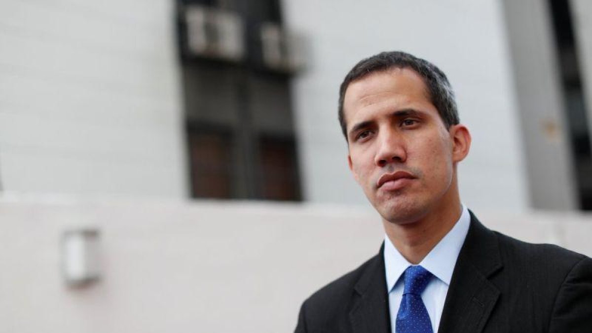 Juan Guaidó se autoproclamo presidente encargado de Venezuela y busca derrocar a Maduro.-REUTERS / CARLOS GARCÍA RAWLINS