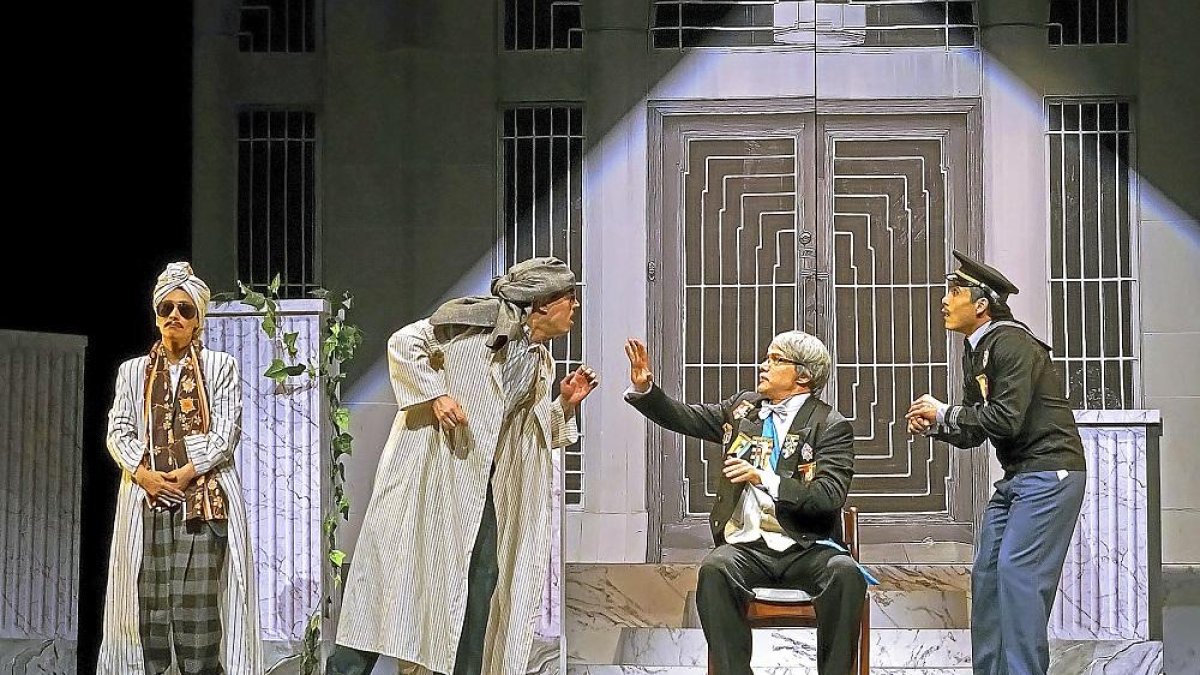La Compañía Nacional de Teatro en una representación de ‘El perro del hortelano’.-SERGIO CARREÓN IRETA - CNT