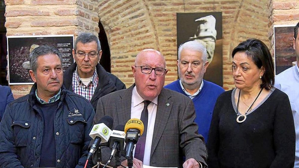 Jesús Valero, Jose María Esteban, Alfonso Hernández, Antonio González y Consuelo Sánchez, ayer.-E. M.