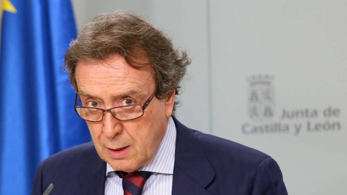 El consejero de la Presidencia, José Antonio de Santiago Juárez, y la consejera de Agricultura, Silvia Clemente, comparecen en rueda de prensa para explicar los contenidos del primer Consejo de Gobierno de la Junta tras las vacaciones estivales-Ical