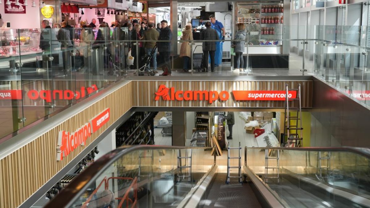 Supermercado de Alcampo en el Mercado del Val. J.M. LOSTAU