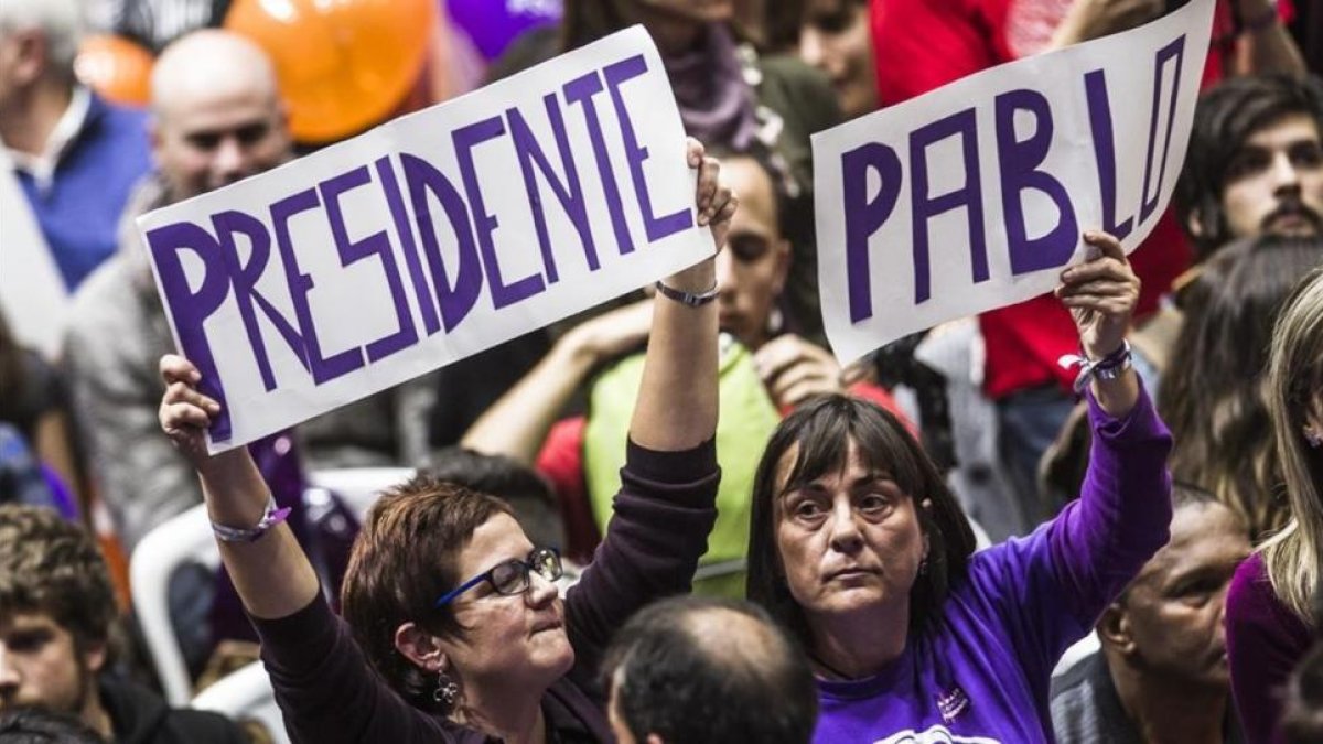 Simpatizantes de Podemos en el mitin de cierre de campaña, el 18 de diciembre, en València.-MIGUEL LORENZO