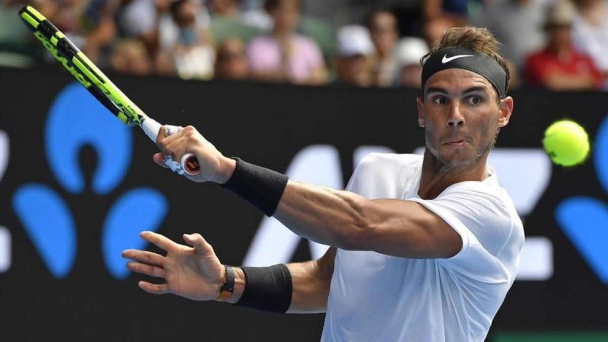 Rafa Nadal exhibió un gran golpe de derecha ante Mayer en Australia.-AP