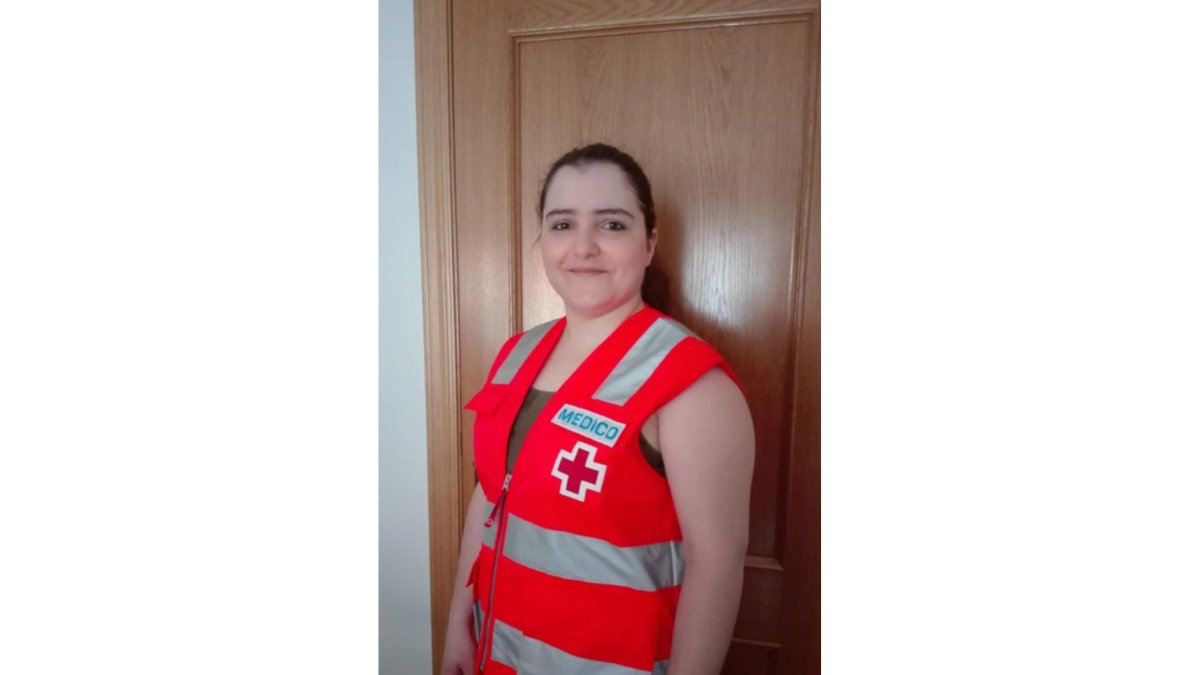 Imagen de Sara Bravo y del centro de salud Mota del Cuervo. FOTOS CEDIDAS