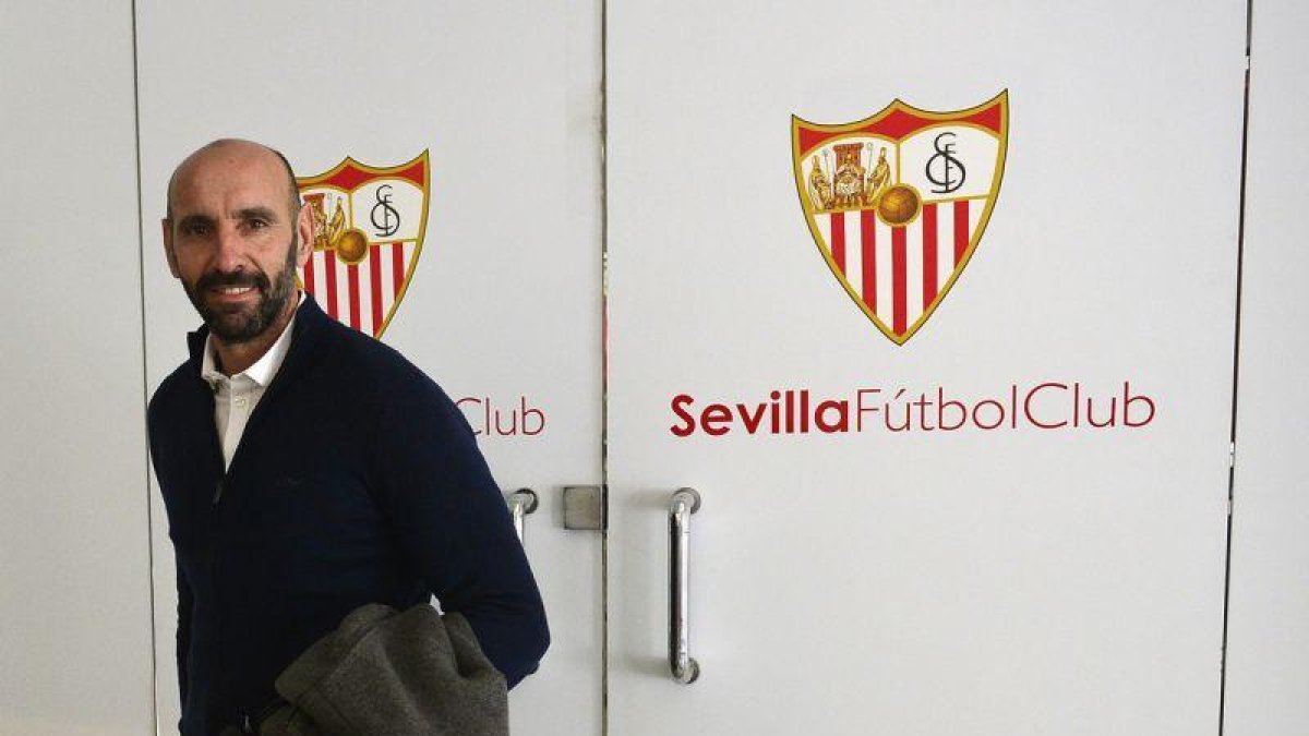 Monchi, en el estadio Sánchez Pizjuán.-CRISTINA QUICLER / AFP