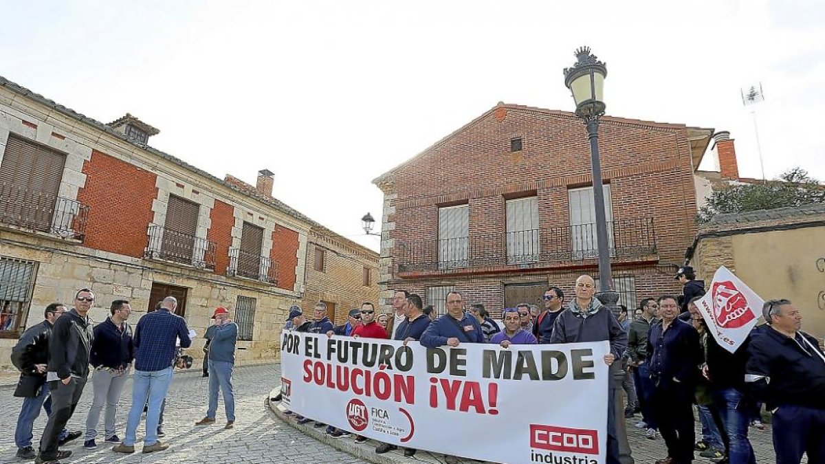 Trabajadores de la planta de Made en una manifestación celebrada en Villalar en el Día de la Comunidad.-ICAL