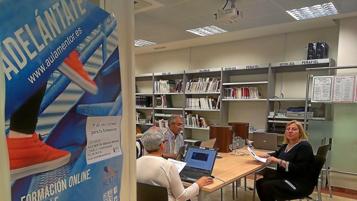 La administradora del Aula Mentor de Peñafiel, Mª Eugenia Arranz Gómez-L.G.E.