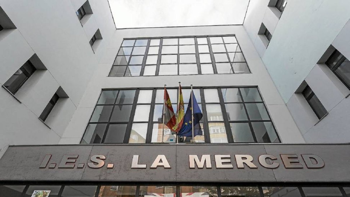 Fachada del Instituto de La Merced en Valladolid-Miguel Ángel Santos