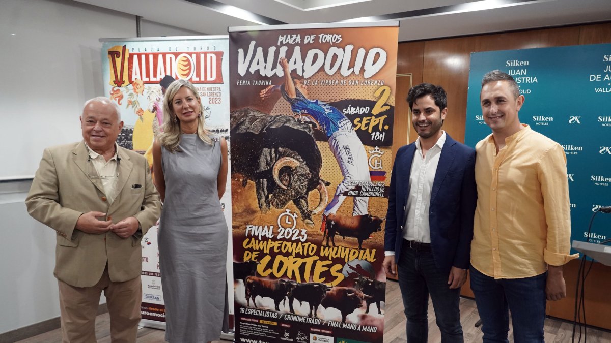 El consejero de Cultura, Turismo y Deporte, Gonzalo Santonja, y la concejala de Cultura del Ayuntamiento de Valladolid, Irene Carvajal, asisten a la presentación de la Final del I Campeonato Mundial de Cortes de la Feria Taurina de Nuestra Se?ora de San Lorenzo 2023. ICAL