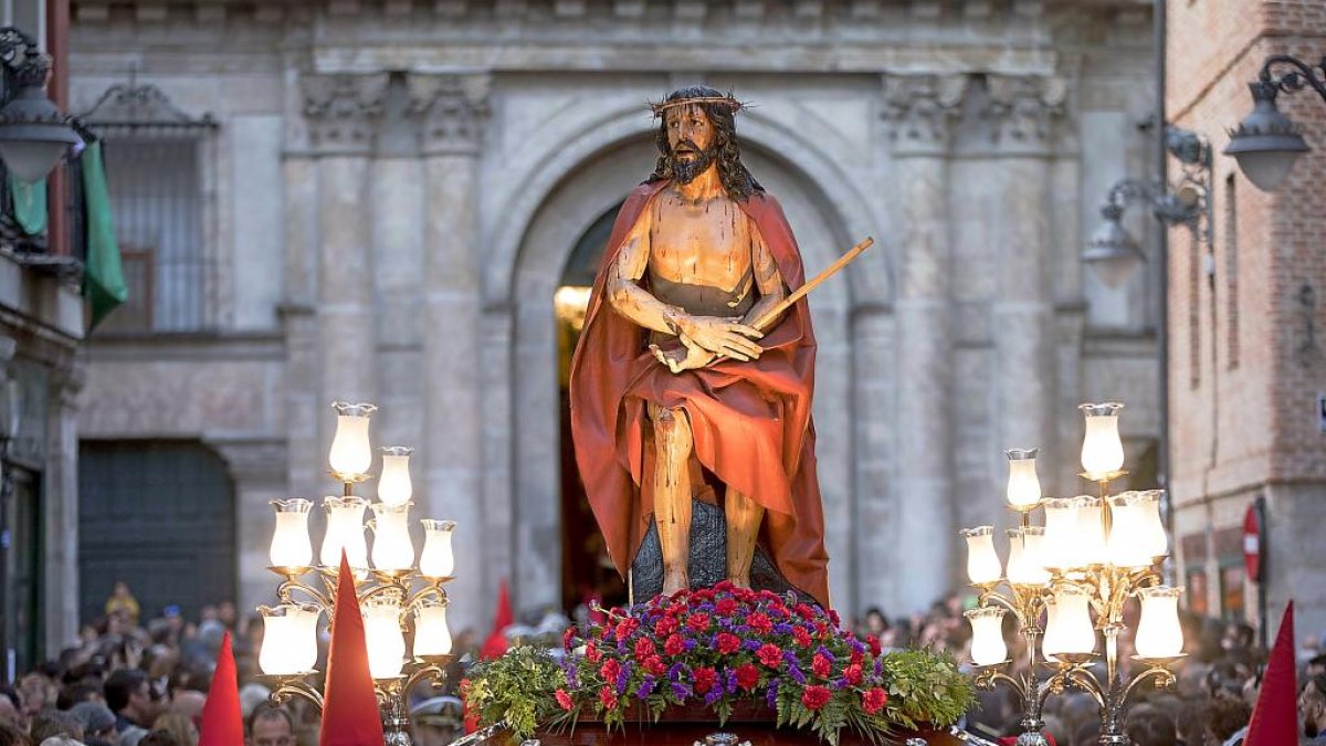 Procesión del Santísimo Rosario del Dolor en una foto de archivo. -PHOTOGENIC
