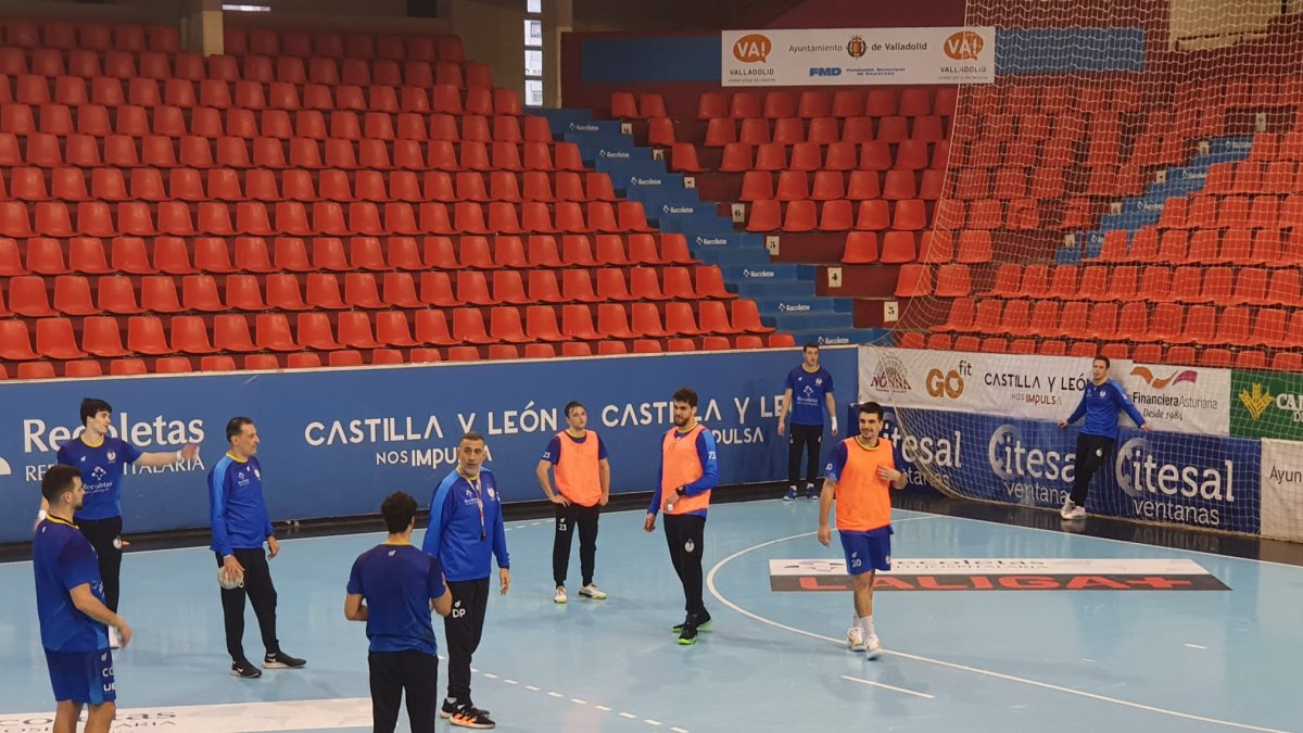 La primera sesión de entrenamiento del Recoletas tras las vacaciones navideñas. / EL MUNDO