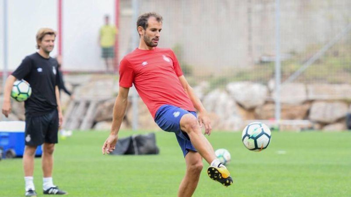 Stuani, en un entrenamiento.-EL PERIÓDICO
