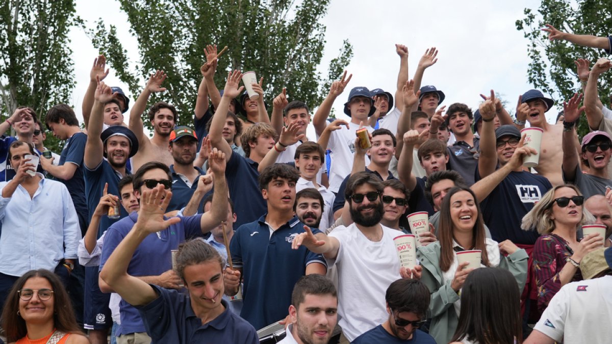 Aficionados del VRAC en la final de Liga. / LOSTAU
