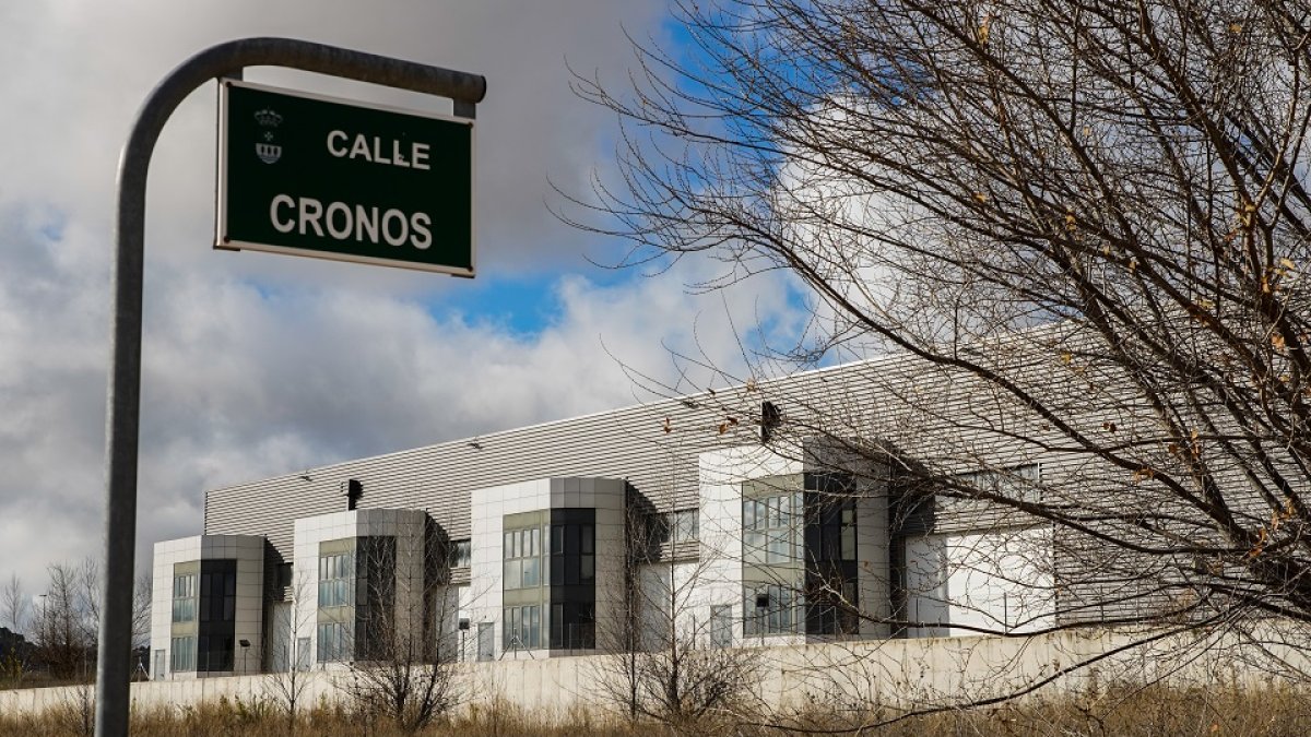 Nave donde se va a ubicar el sexto parque de bomberos de la Diputación de Valladolid en Arroyo de la Encomienda. / J. M. LOSTAU