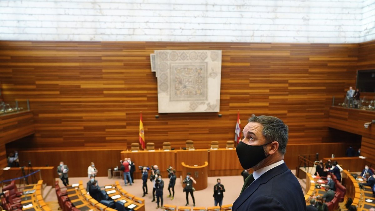 El líder de Vox, Santiago Abascal, ayer en la investidura de Mañueco.- ICAL