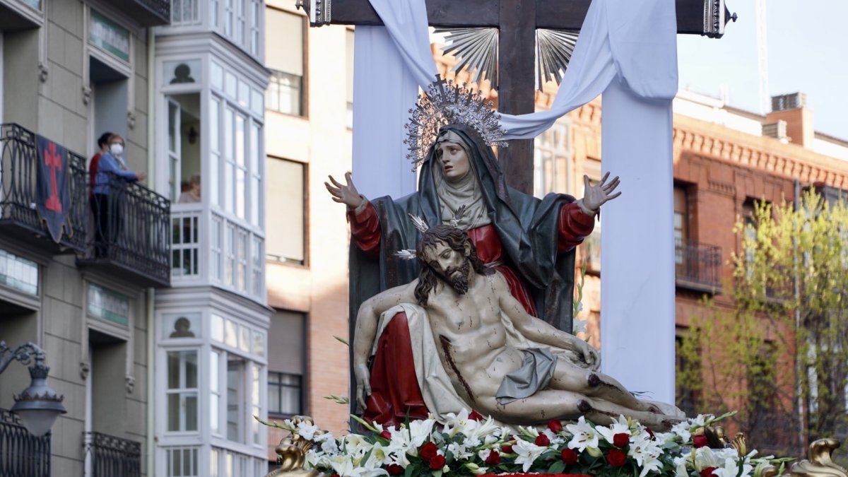  Procesión de Penitencia con el paso 'La Quinta Angustia'.