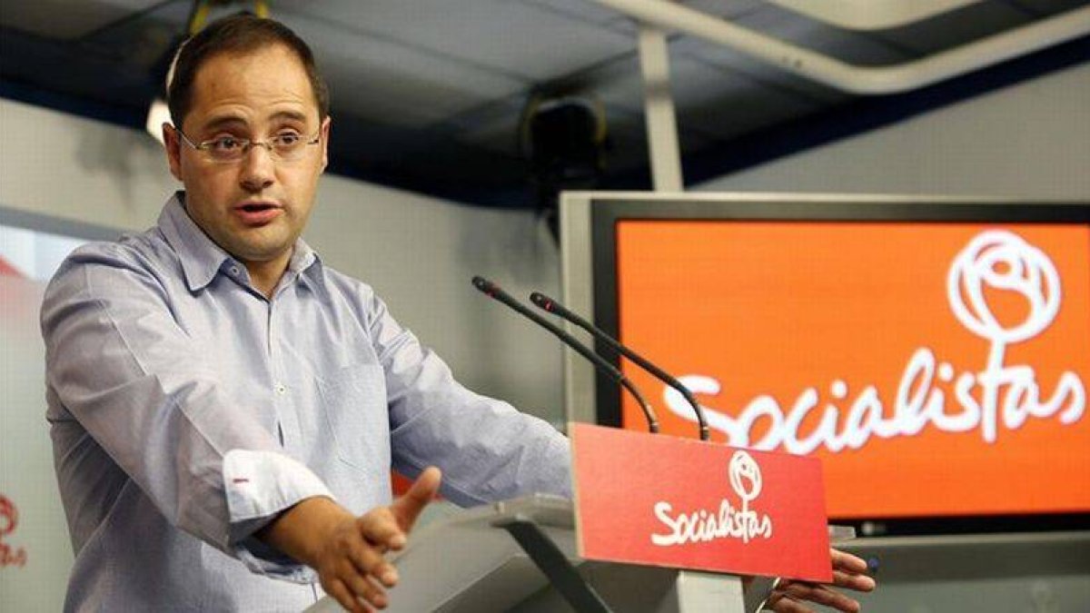 El secretario de organización del PSOE, César Luena.-Foto: JUAN MANUEL PRATS