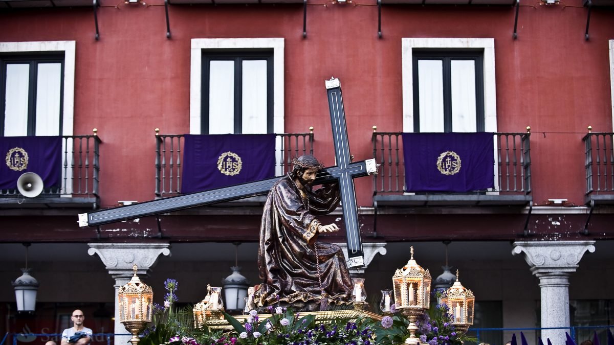 5 de abril - Vía Crucis con el paso 'Nuestro Padre Jesús Nazareno'. -GOOGLE