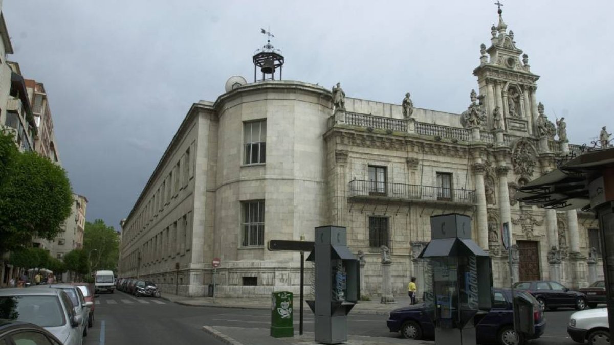 Fachada de la Facultad de Derecho antes de iniciar su restauración-J.M.Lostau