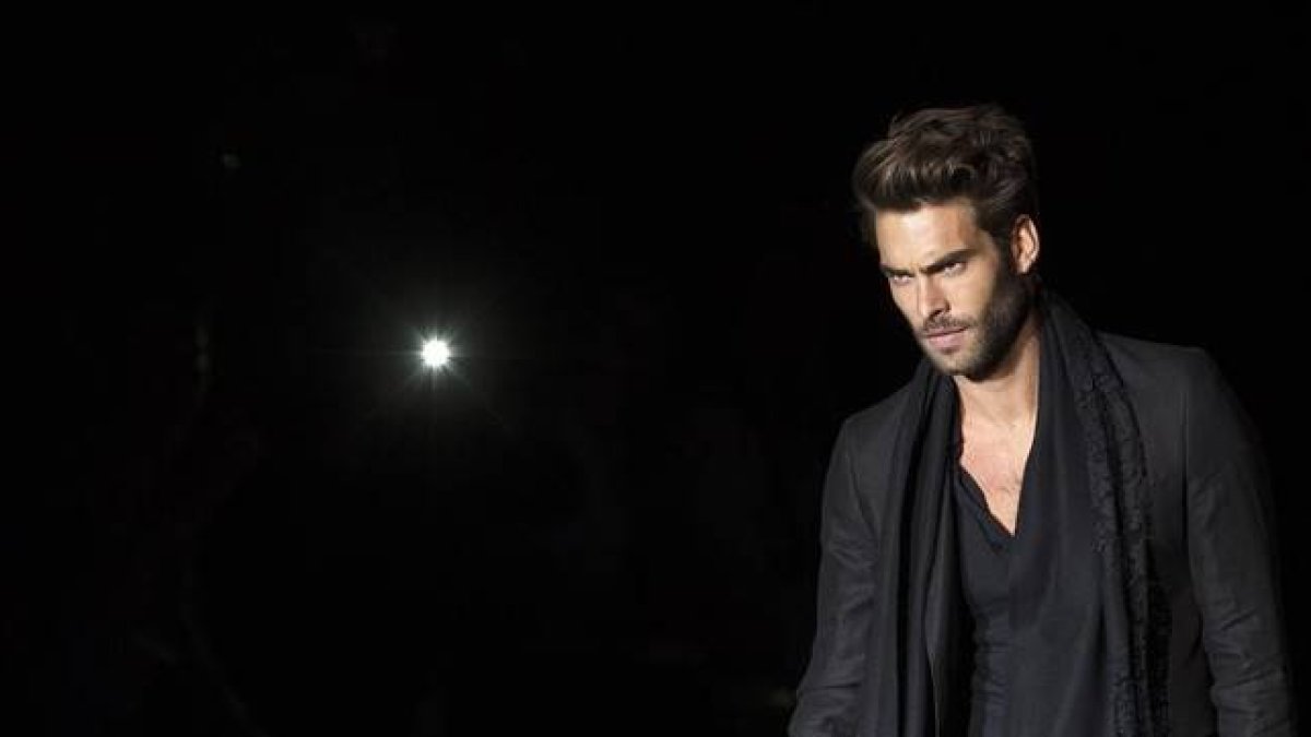 Imágenes de archivo de Jon Kortajarena y Vanessa Romero, los famosos más atractivos del verano 2015.-Foto:   REUTERS / SUSANA VERA / SUSANNA SAEZ