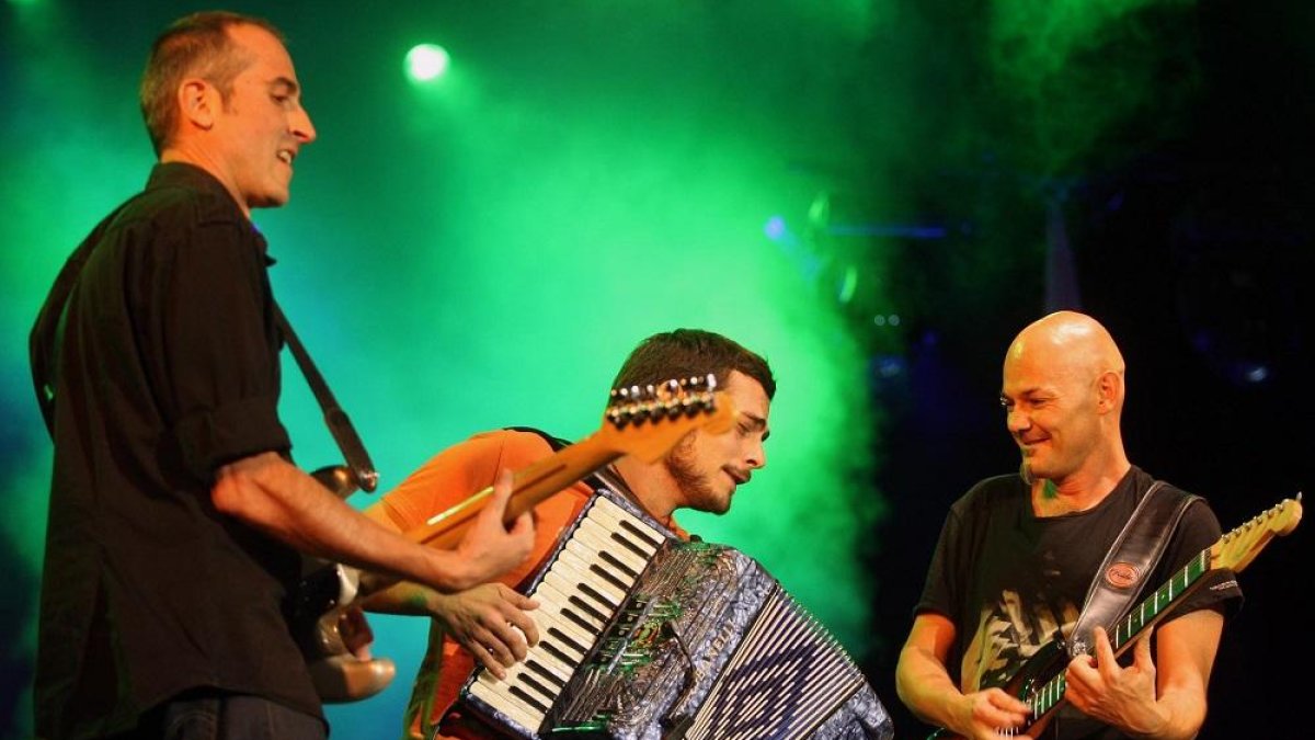 El grupo Celtas Cortos en uno de sus conciertos en la Plaza Mayor en las fiestas de la Virgen de San Lorenzo. ICAL-ICAL