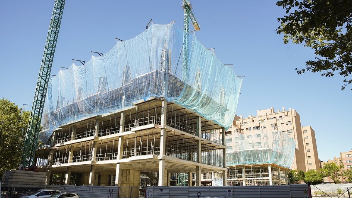 Edificio en construcción en el barrio de Parquesol. J.M. LOSTAU
