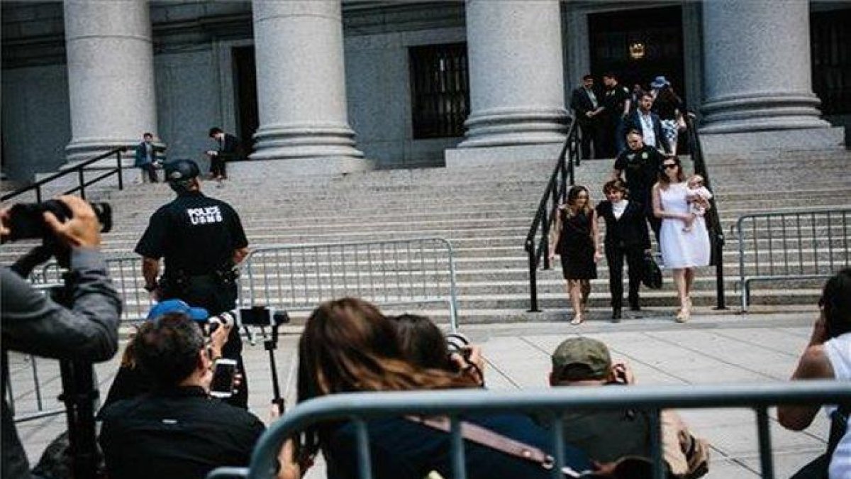 Algunas de las víctimas de Jeffrey Epstein en la corte de Nueva York.-