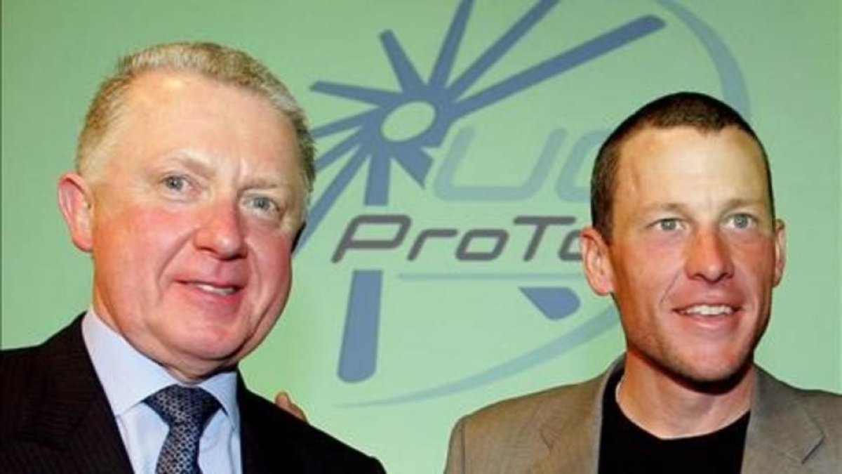 Verbruggen con Lance Armstrong en 2005-FRANCK FIFE / AFP