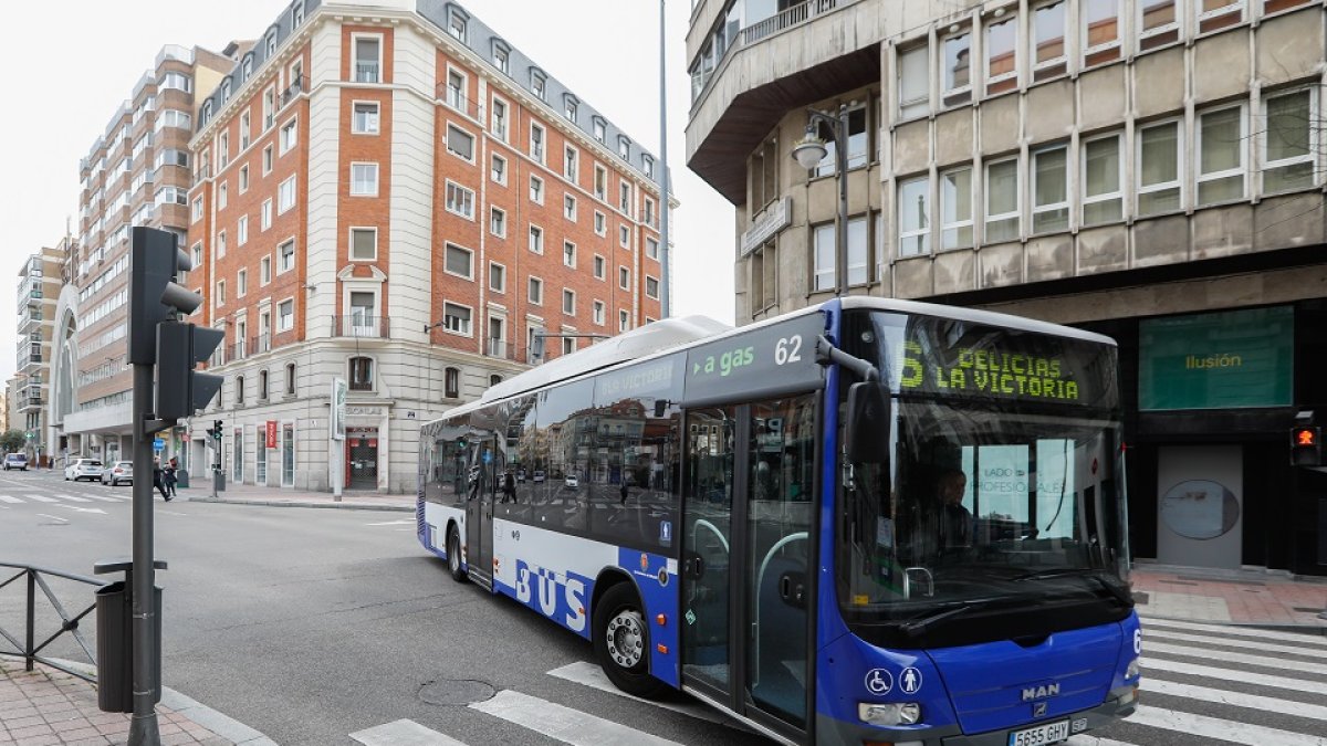 Autobús urbano de Valladolid.- J. M. LOSTAU