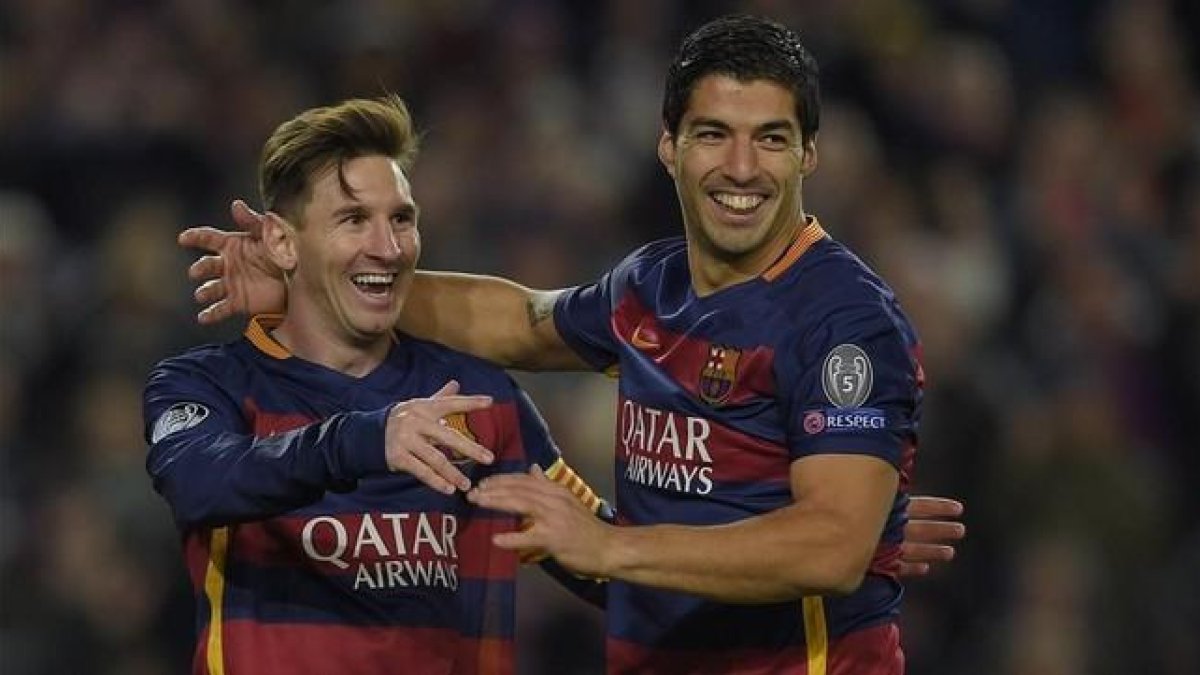 Leo Messi y Luis Suárez celebran un tanto durante el partido entre el FC Barcelona y el Roma.-LLUIS GENE