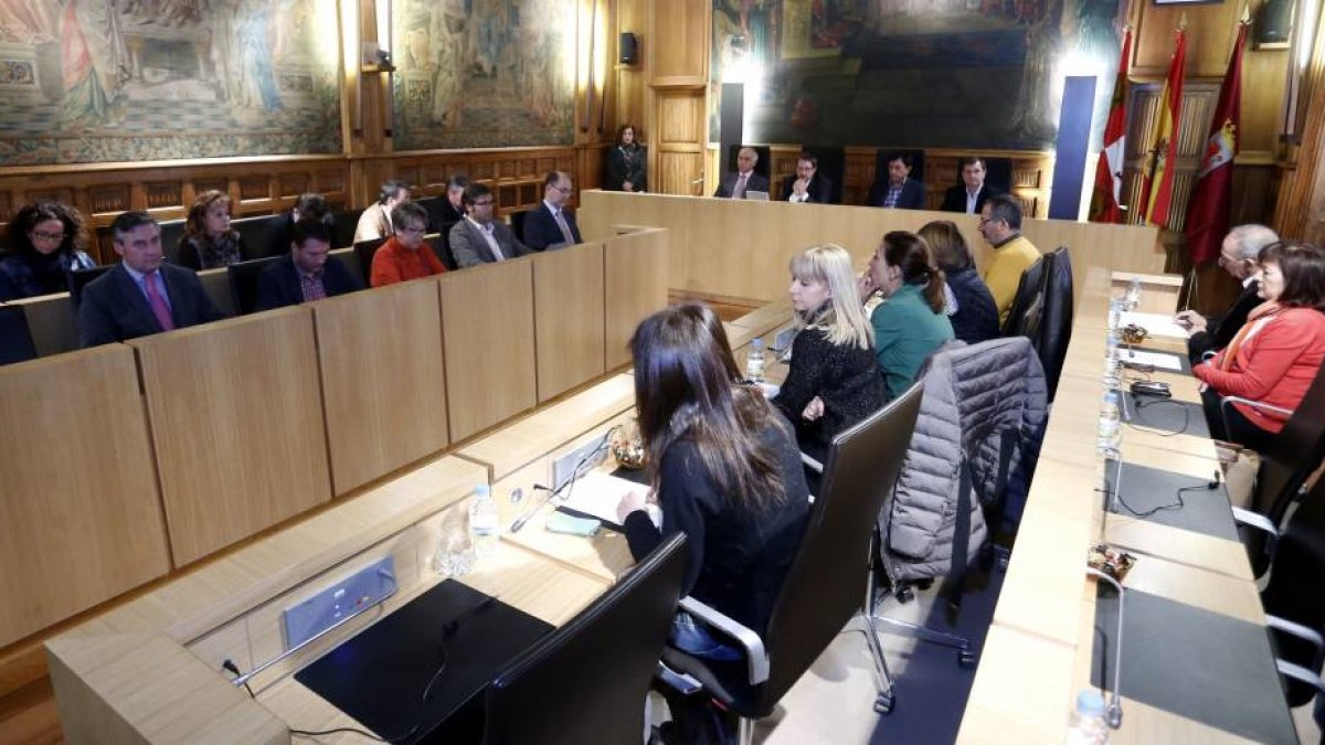 Pleno de la Diputación de León en el que se conoce la dimisión del presidente de la institución, Marcos Martínez, y da el visto bueno a la reorganización del grupo 'popular'-Ical