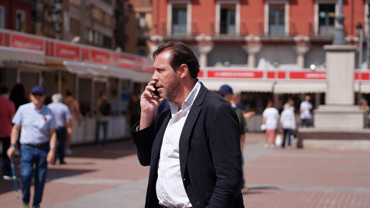 Óscar Puente durante la apertura de la 55 Feria del Libro de Valladolid. -ICAL