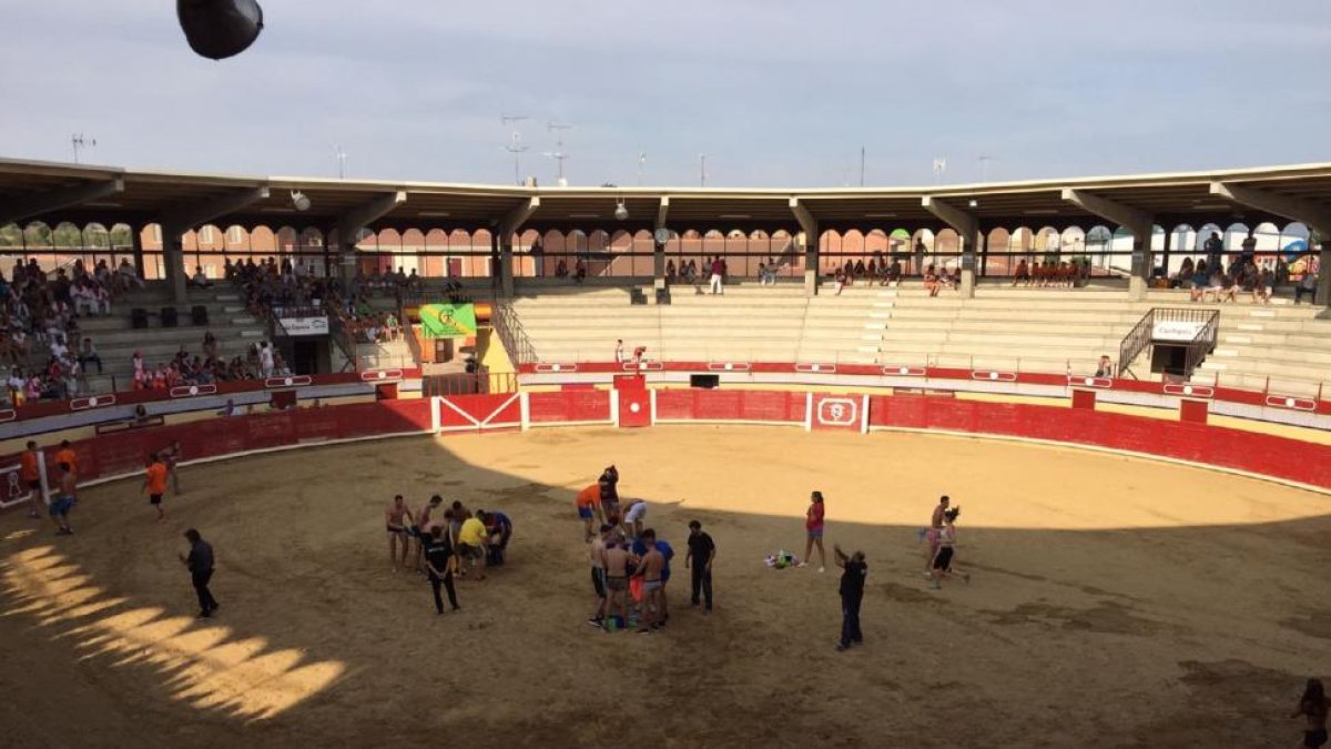Participantes del ‘Grand Prix’, celebrado en el coso de Pedrajas de San Esteban el pasado año. - E. M.