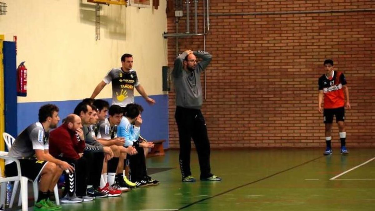 Joaquín Velasco, dirigiendo un partido en una imagen de archivo./ EL MUNDO