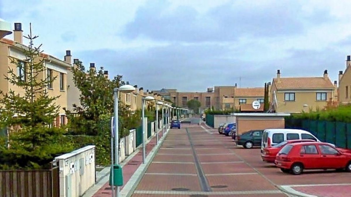 Urbanización Santa Ana de Valladolid, donde fue abordado y torturado en un chalet el empresario víctima del robo.-E.M.