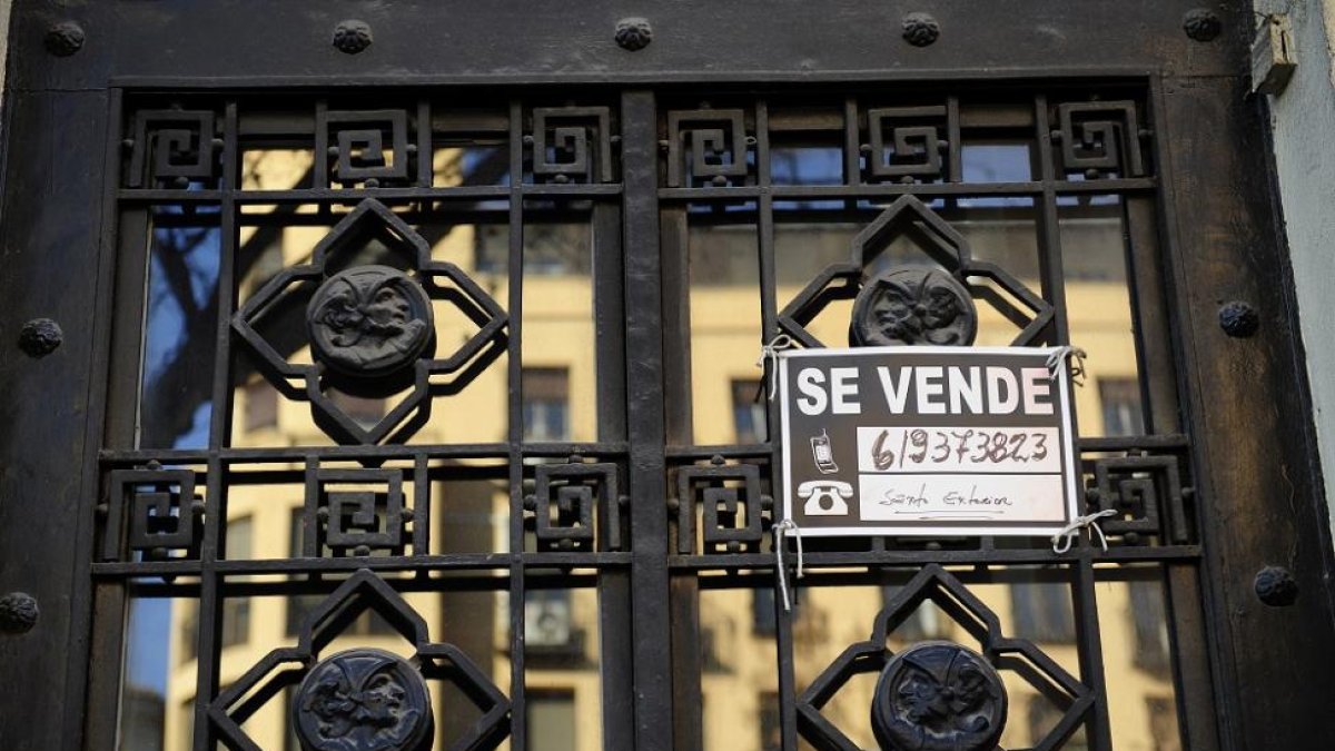 Anuncio de un inmueble a la venta.-B. DÍAZ