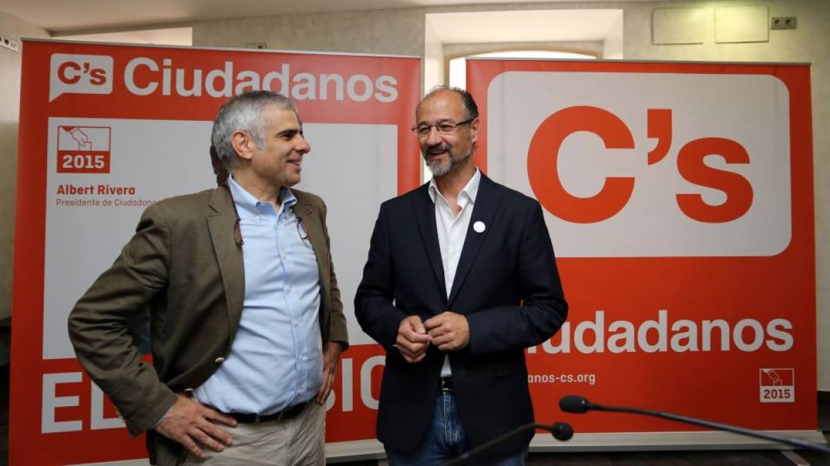 El candidato de Ciudadanos a la Presidencia de la Junta de Castilla y León, Luis Fuentes junto al diputado autonómico catalán Carlos Carrizosa-ICAL