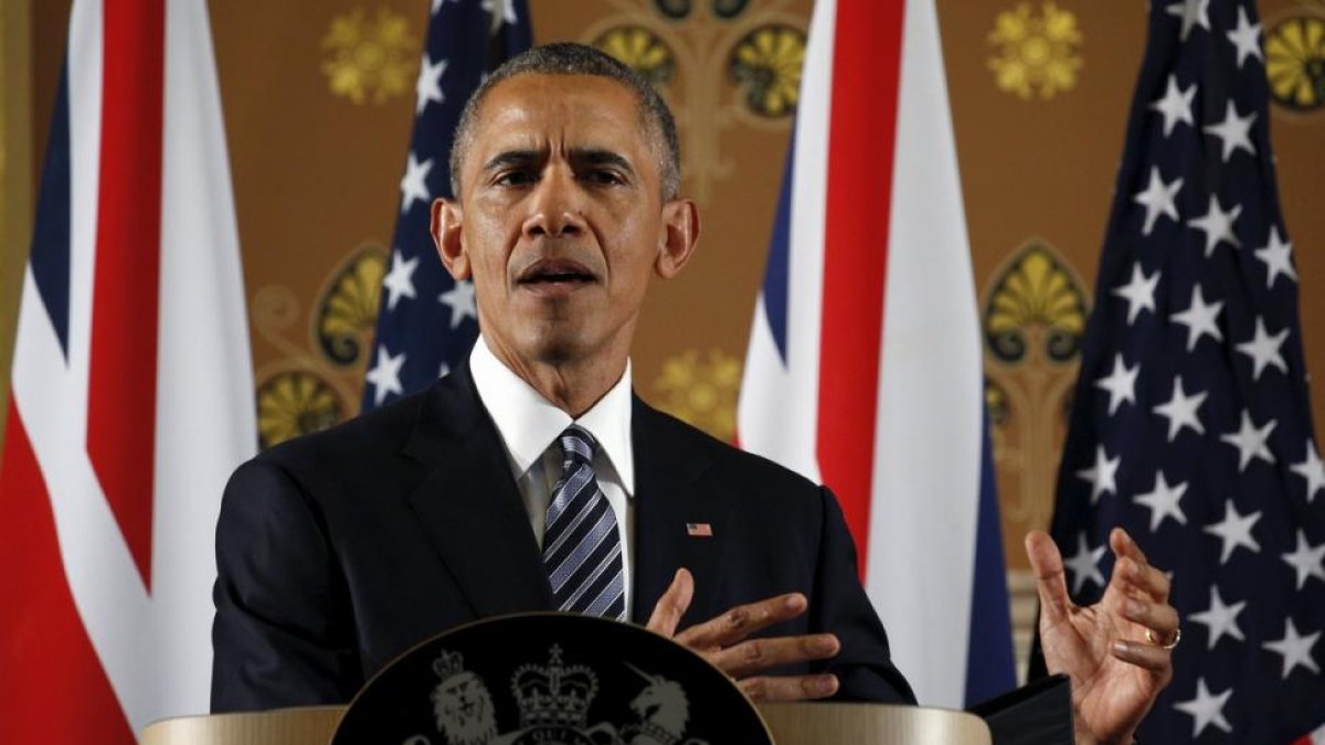 El presidente de EEUU, Barack Obama, durante la rueda de prensa con el primer ministro británico, David Cameron, en Londres.-REUTERS / KEVIN LAMARQUE