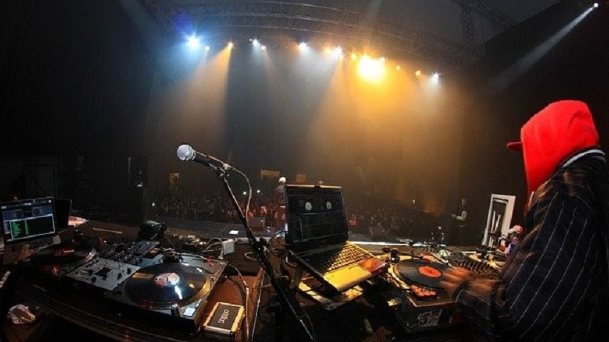 DJ