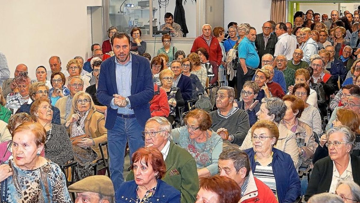Puente llega a la asamblea vecinal de los barrios Hospital y San Pedro.-E. M.