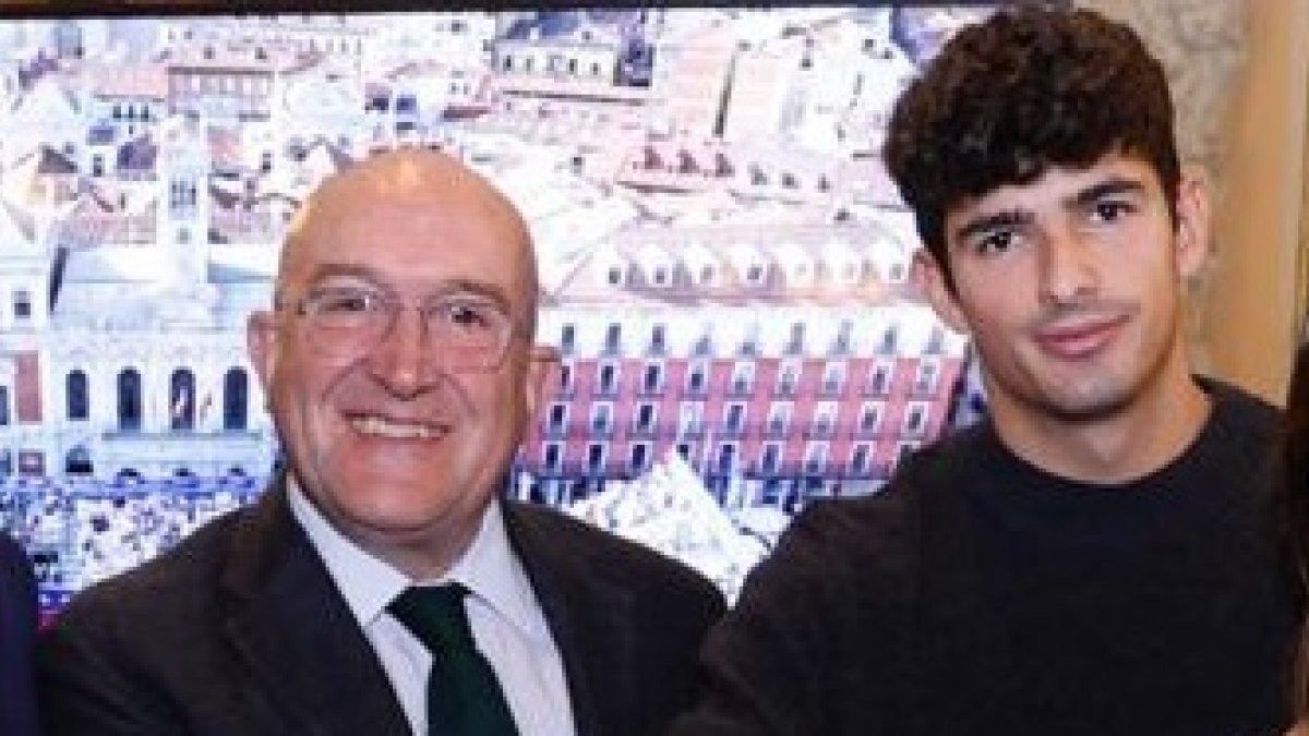 Jesús Julio Carnero y Arturo Coello, en la presentación del pádel.-E. M.