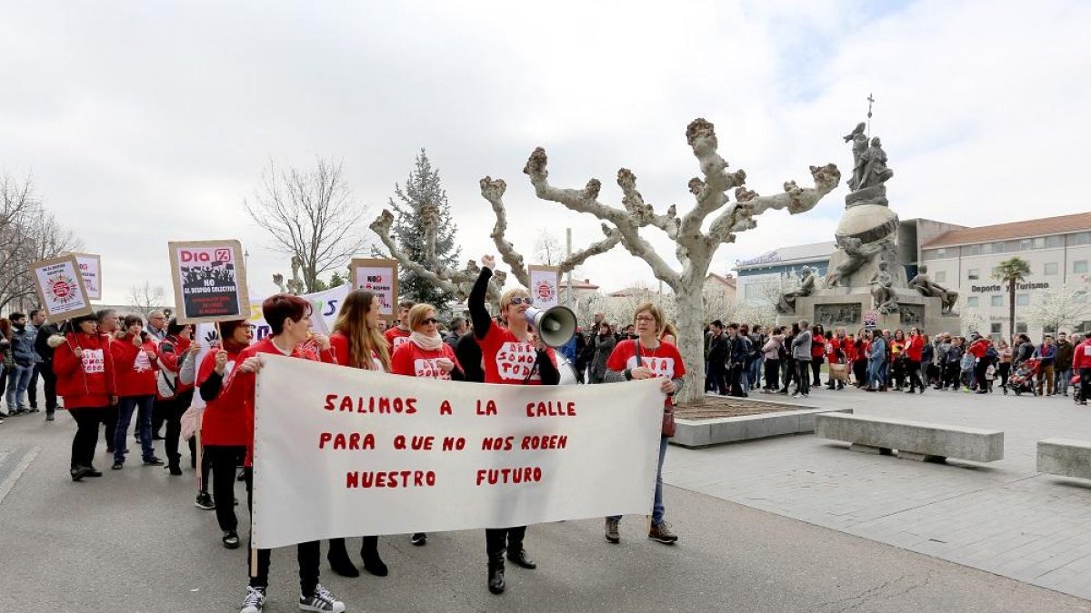 Manifestación contra el despido colectivo en Supermercados Dia-ICAL