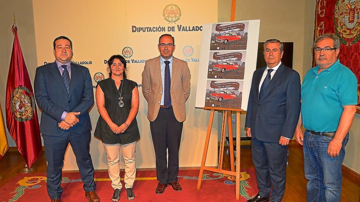 La Diputación acoge la presentación de la Vconcentración de coches clásicos y deportivos.-EL MUNDO