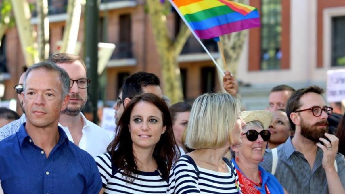 Andrea Levy, vicesecretaria de Estudios y Programas del PP, en la manifestación del Orgullo Gay en Madrid.-JUAN MANUEL PRATS
