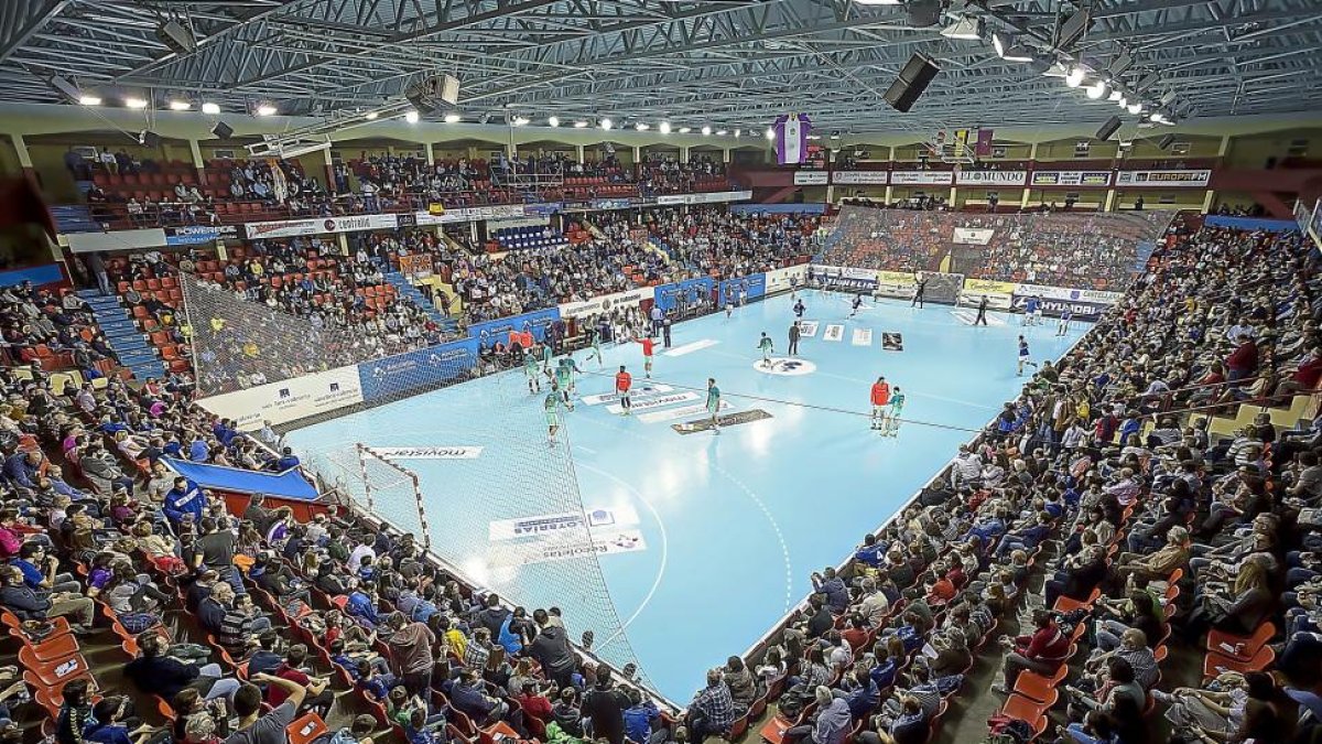 Vista panorámica del pabellón Huerta del Rey en un partido de la presente temporada.-P. REQUEJO