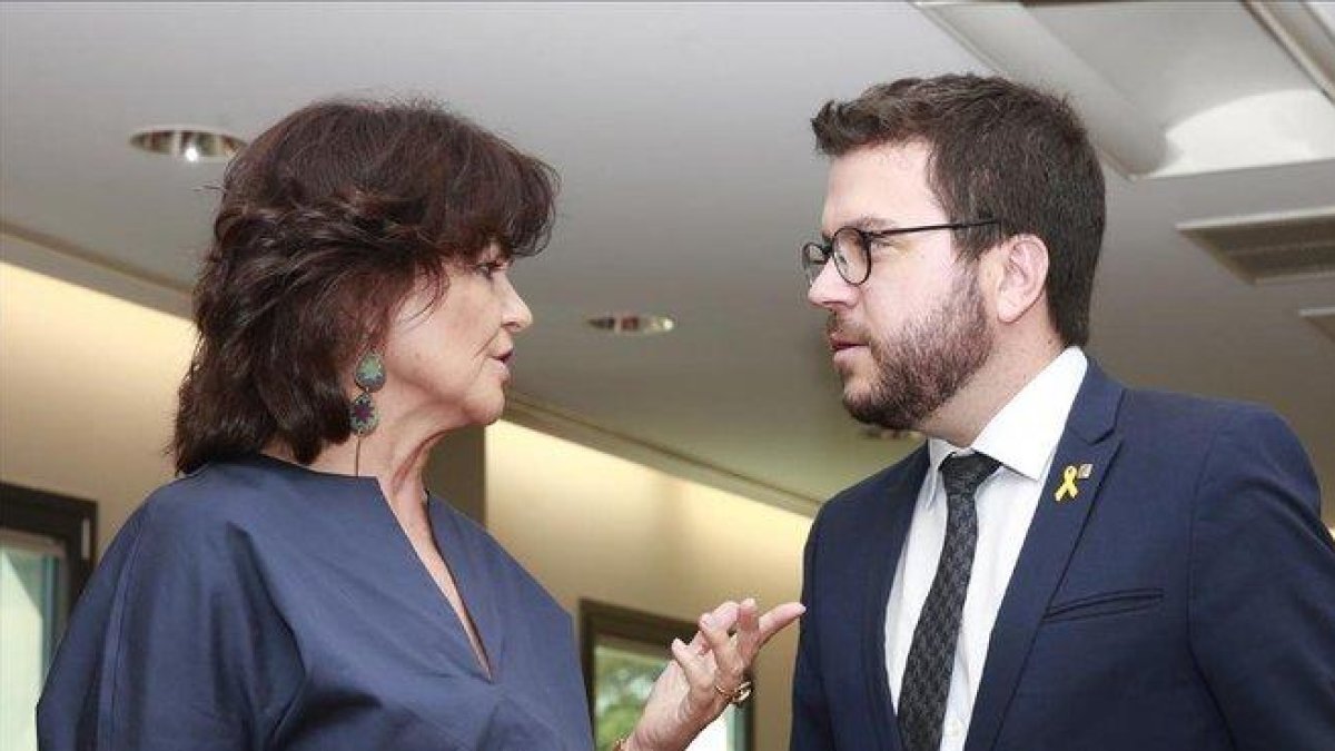 La vicepresidenta del Gobierno, Carmen Calvo, y su homólogo en la Generalitat, Pere Aragonès, el pasado año en la Moncloa.-